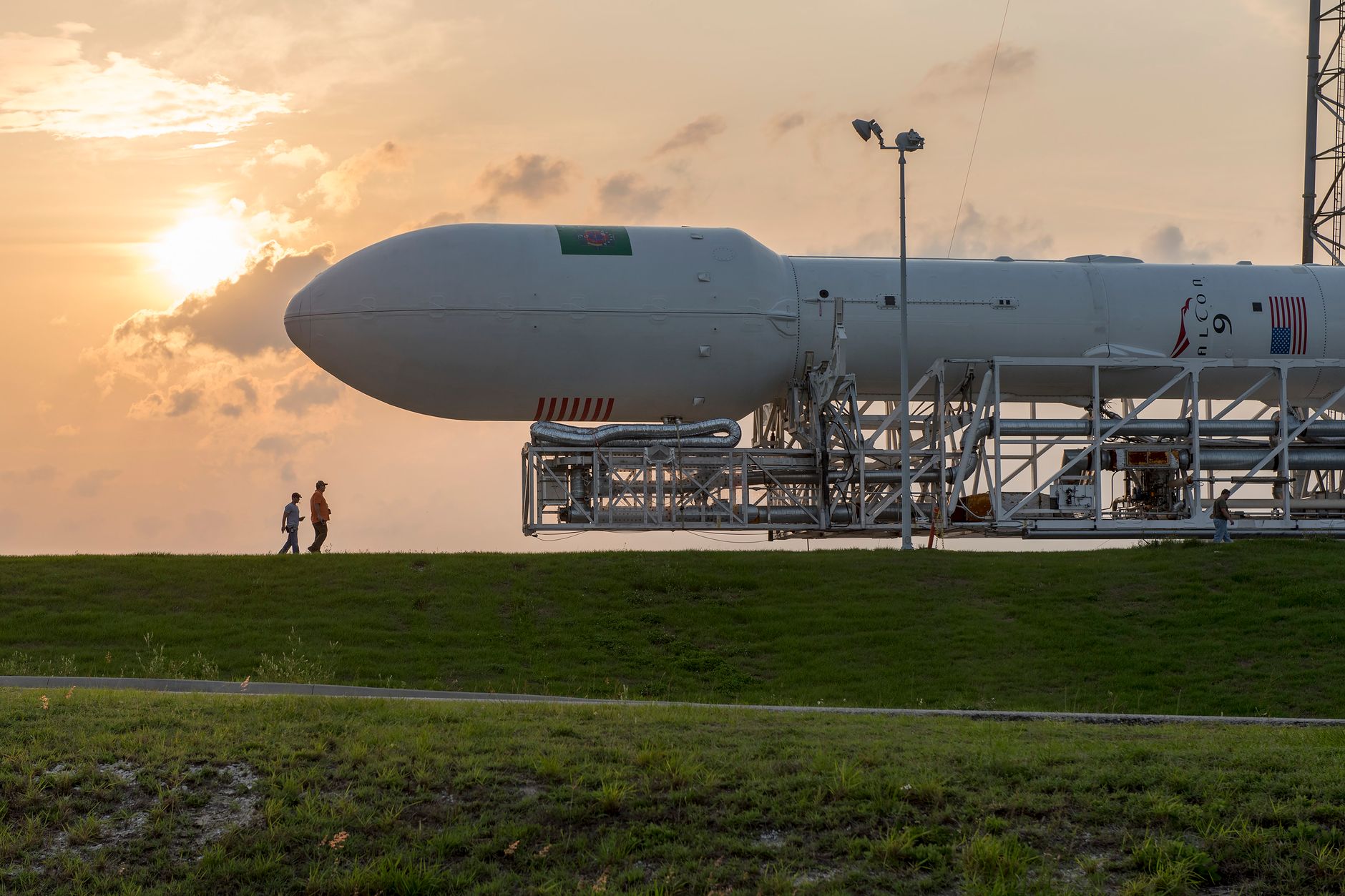 فضيحة سلامة تضرب xAI: مهندس يزعم طرده لرفعه مخاوف حول Grok قبيل طرح SpaceX العام